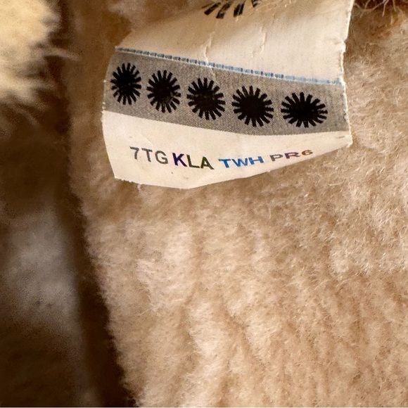 UGG WEYLYN LACE CHESTNUT SHEARLING CUFF BOOTS US 7 EU 38 - Picture 8 of 8